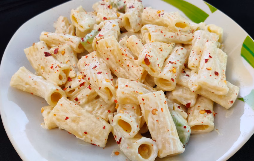 Nudeln mit Avocado-Limetten-Soße