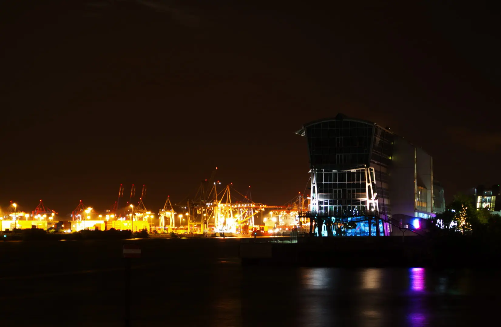 Hafen Gebäude Nacht Wasser Kräne