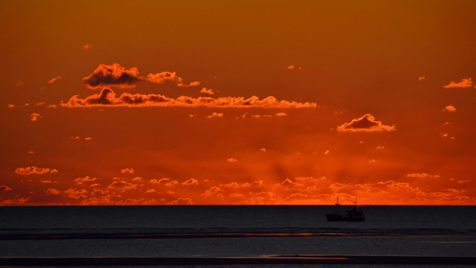 Schiff vor Sonnenuntergang \u2013 Randnotizen.org